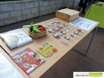 Actividad sobre semillas realizada en el Mercado Agroecológico de Rivas Vaciamadrid